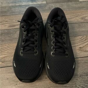 Brooks Black Athletic Shoes with Breathable Mesh Upper